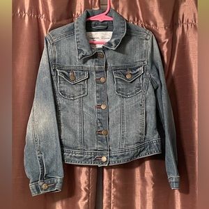 Gap Kids Basic Denim Jacket. Nice Broken in Feel, Like New. Size:S (6-7)